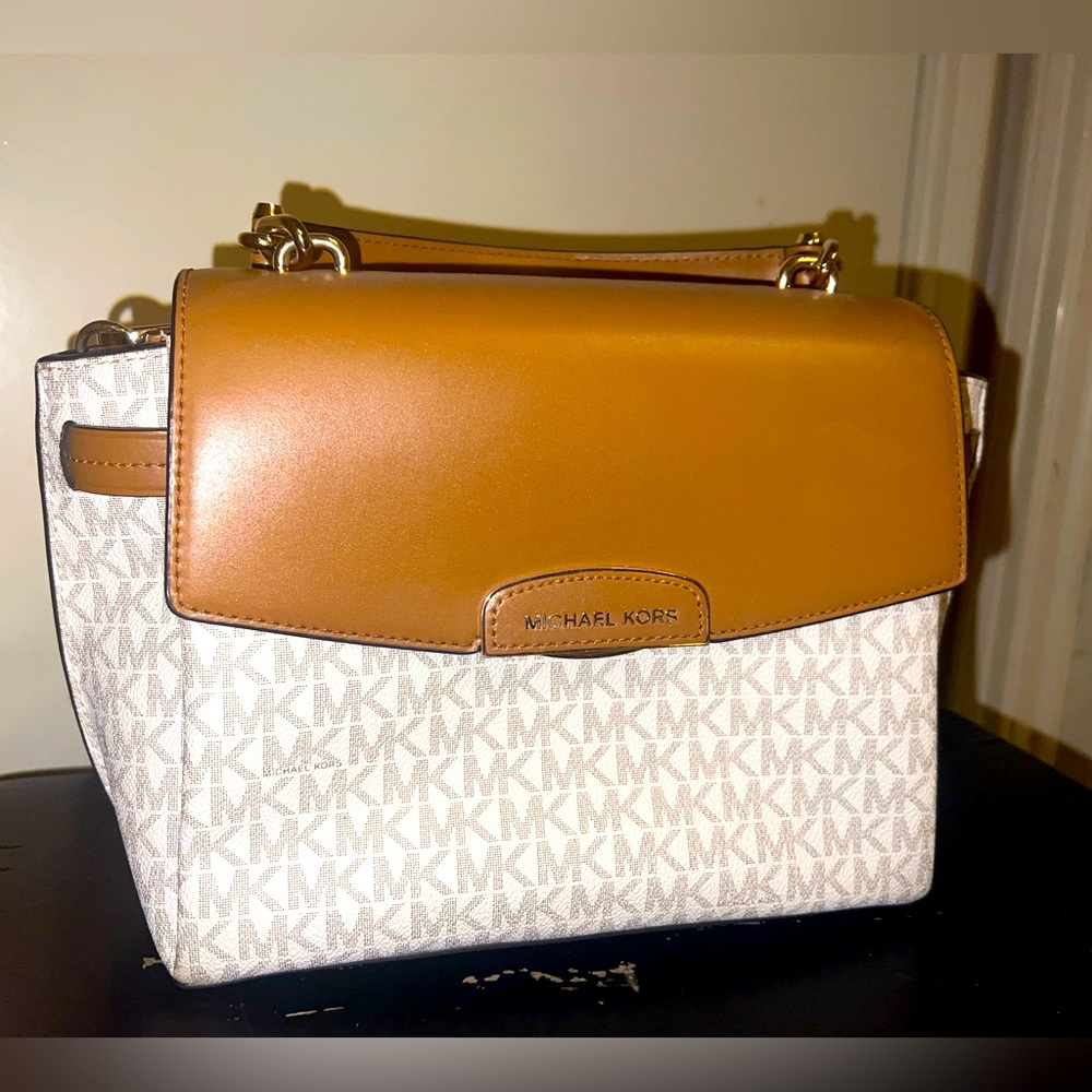 Michael kors crossbody